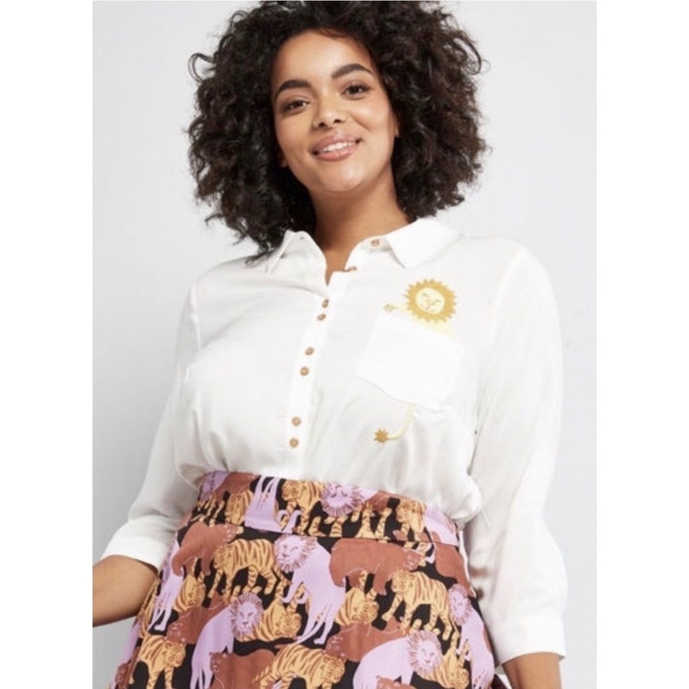 ModCloth Women Small  Button Up Shirt White Embroidered Lion Pocket LS Novelty